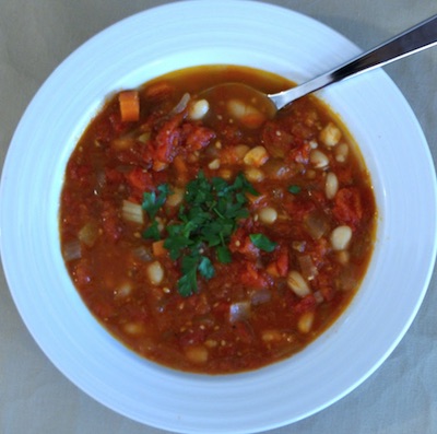 Томатный суп с белой фасолью